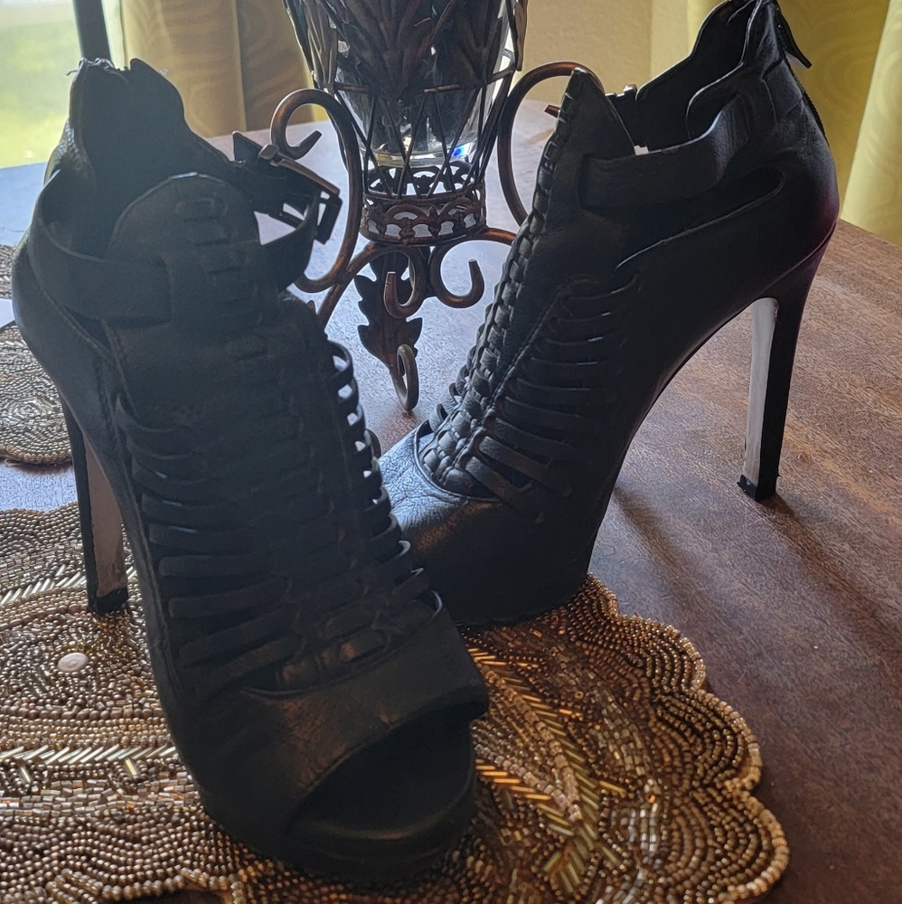 Bcbg Black Strappy Heels BCBGMAXAZRIA Zip Heels